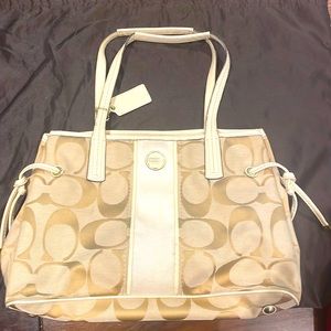 Coach handbag in cream/beige